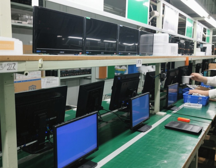 生产液晶显示屏.jpg 生产液晶显示屏.jpg