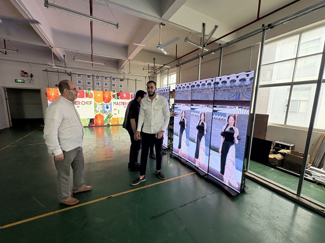 P2.5 LED海报屏 P2.5 LED海报屏