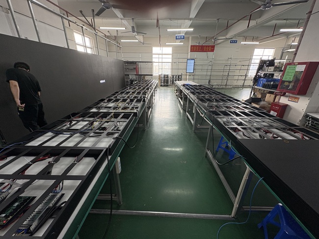 室内P4 LED显示屏:磁吸简易箱体车间组装 室内P4 LED显示屏:磁吸简易箱体车间组装