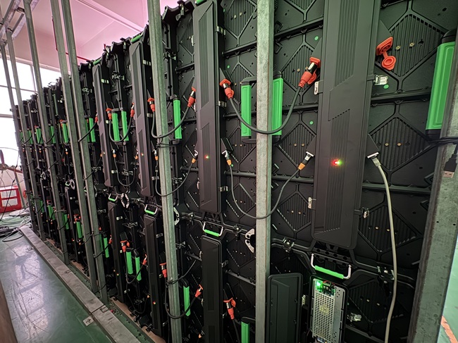 P2.976 LED租赁屏工厂测试实拍-严苛质检流程揭秘 | 公海7108线路 P2.976 LED租赁屏工厂测试实拍-严苛质检流程揭秘 | 公海7108线路