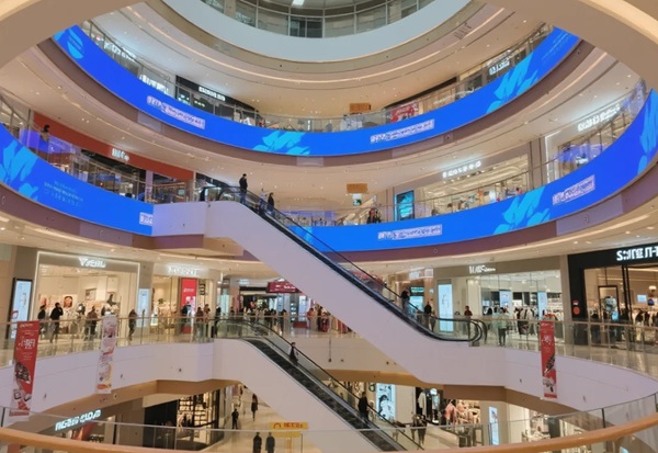 商场中庭弧形LED显示屏.jpg 商场中庭弧形LED显示屏.jpg